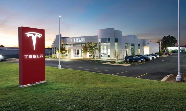 Tesla প্রথমবারের মতো ভারতে All-In-One Tesla Center খুলল Gurugram-এ: India-র EV Revolution-এ নতুন অধ্যায়